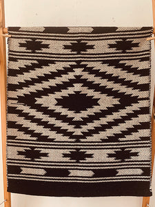 Black and white patterned woven rug 2.6 x 4 feet / 81 * 121 cm