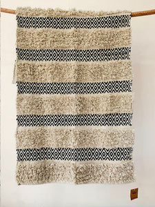 Black diamond, textured stripe woven rug with border 2.5 x 5 feet / 81 * 121 cm