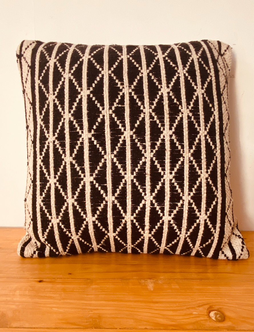 Black Ecru Diamond lattice black and ecru textured cushion cover  45*45
